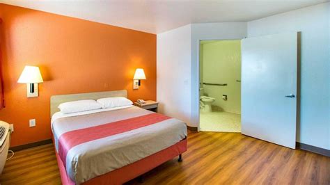 motel 6 room prices.